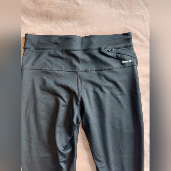 NIKE- capri leggings - Picture 3 of 4